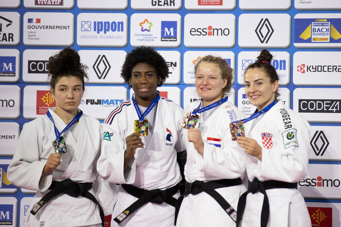 «Чому Франція підтримує війну?». Легендарний хокеїст обурився допуску до змагань прихильниці Путіна