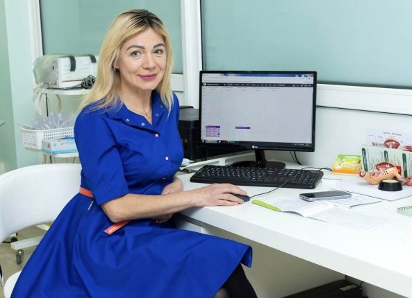 Чому перед місячними хочеться їсти більше