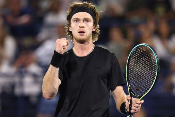 У Дубаї дискваліфіковано російського тенісиста за образу судді (відео)